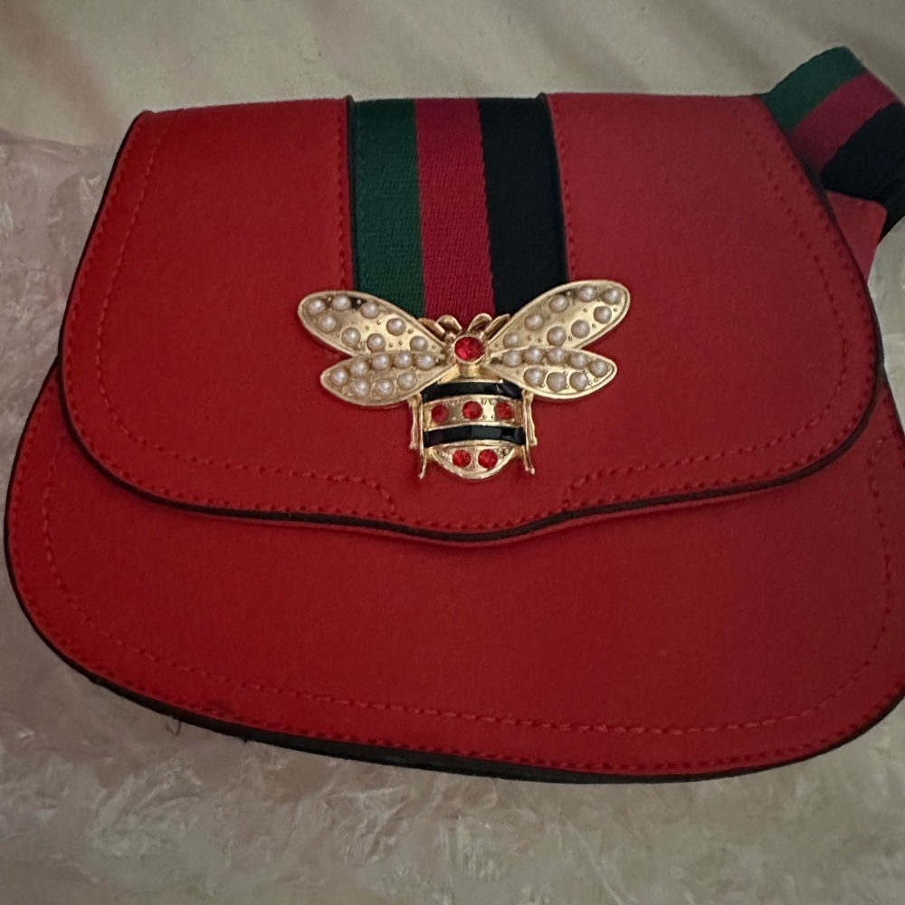 Bee crossbody purse